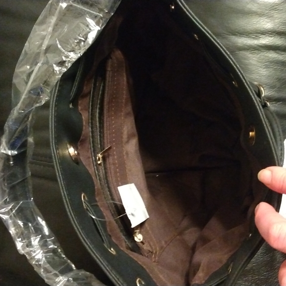 Black leatherette studded cross body purse NEW - Picture 5 of 12